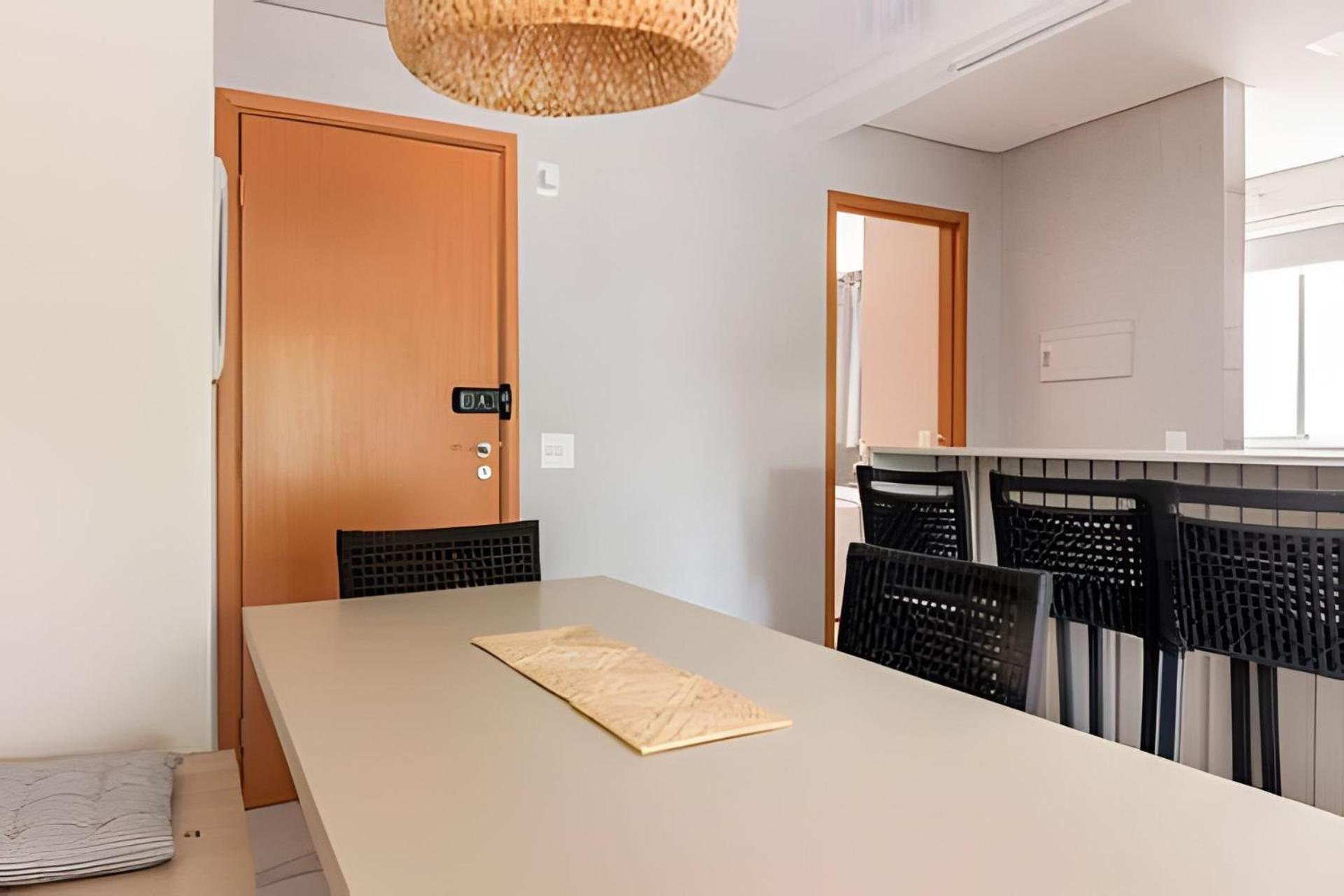 De 2 Quartos Em Apartamento